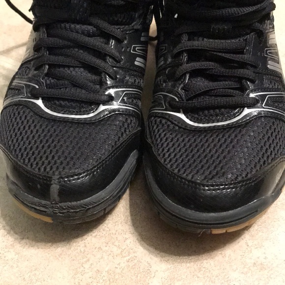 Black Mizuno Volleyball Sneakers - Picture 3 of 4